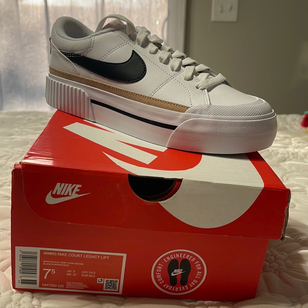 Womens Nike Court Legacy Lift size 7.5